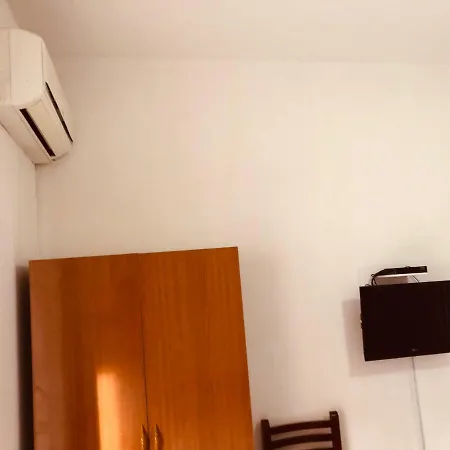 Dhoma Plazhi Guest house *