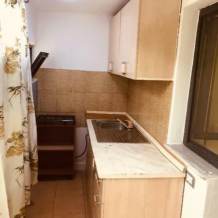 Dhoma Plazhi Guest house *