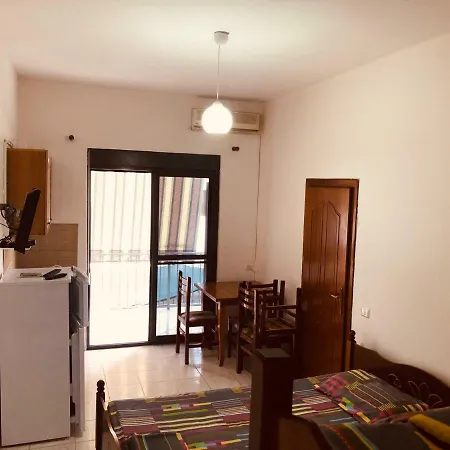 Dhoma Plazhi Guest house *