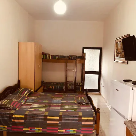 Dhoma Plazhi Guest house